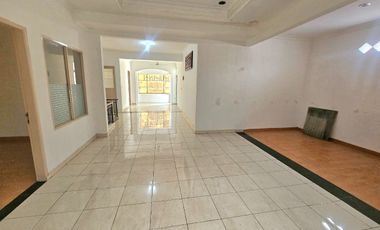 DISEWAKAN RUMAH BISA UTK USAHA DI PINGGIR JALAN BOULEVAR HIJAU HARAPAN INDAH BEKASI