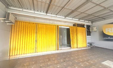 DISEWAKAN RUMAH BISA UTK USAHA DI PINGGIR JALAN BOULEVAR HIJAU HARAPAN INDAH BEKASI