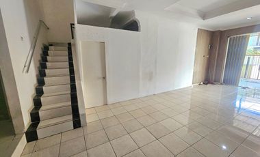 DISEWAKAN RUMAH BISA UTK USAHA DI PINGGIR JALAN BOULEVAR HIJAU HARAPAN INDAH BEKASI