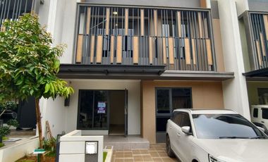 Disewakan Ruko STROZZI Full Attic 3 Lantai Premium | LT 8x12 LB 161 | Bonus 5 AC | 110 Juta
