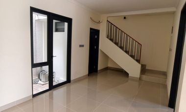 Disewakan Ruko STROZZI Full Attic 3 Lantai Premium | LT 8x12 LB 161 | Bonus 5 AC | 110 Juta