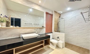 Peaceful 3 Bedroom Modern Pool Villa in Huai Yai Pattaya For Rent