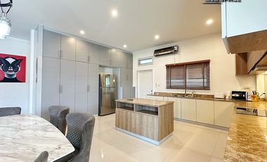Peaceful 3 Bedroom Modern Pool Villa in Huai Yai Pattaya For Rent