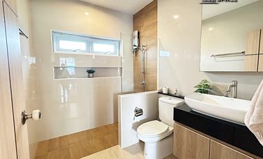 Peaceful 3 Bedroom Modern Pool Villa in Huai Yai Pattaya For Rent