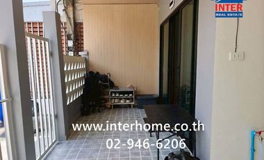 Two-story townhome, 19.4 sq.wah, Warangkul Village, Rangsit Klong 3, Phahonyothin Road, Rangsit-Nakhon Nayok Road, Lam Luk Ka, Pathum Thani.