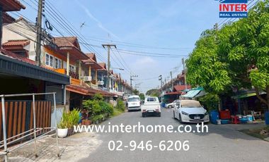 Two-story townhome, 19.4 sq.wah, Warangkul Village, Rangsit Klong 3, Phahonyothin Road, Rangsit-Nakhon Nayok Road, Lam Luk Ka, Pathum Thani.