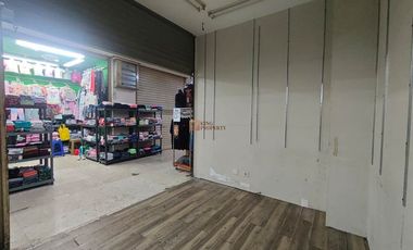 Siap pakai! Area ramai cocok untuk shop fashion accesories dll Nego sampai deal jual cepat kios Usaha di ITC Kuningan Akses langsung ke kawasan bisnis