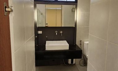 Modern 3-Bedroom Townhouse for Sale in Kapitolyo, Pasig with En Suite Toilet and Bath