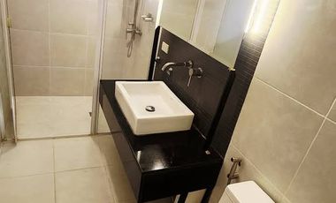 Modern 3-Bedroom Townhouse for Sale in Kapitolyo, Pasig with En Suite Toilet and Bath