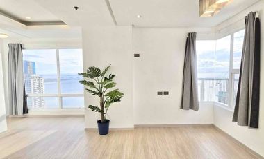 Birch Tower Manila Large 1BR - near UP Manila Campus and Robinson’s Place Manila