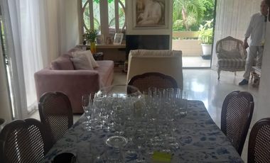 VENDO HERMOSO APARTAMENTO  EN SECTOR DE ALTO PRADO CON ÁREA DE 270mts, SEGUNDO PISO CON ASCENSOR