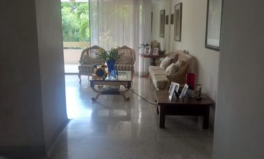 VENDO HERMOSO APARTAMENTO  EN SECTOR DE ALTO PRADO CON ÁREA DE 270mts, SEGUNDO PISO CON ASCENSOR