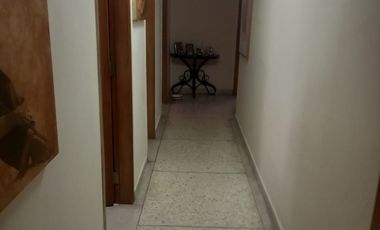 VENDO HERMOSO APARTAMENTO  EN SECTOR DE ALTO PRADO CON ÁREA DE 270mts, SEGUNDO PISO CON ASCENSOR