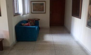 VENDO HERMOSO APARTAMENTO  EN SECTOR DE ALTO PRADO CON ÁREA DE 270mts, SEGUNDO PISO CON ASCENSOR