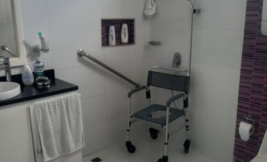 VENDO HERMOSO APARTAMENTO  EN SECTOR DE ALTO PRADO CON ÁREA DE 270mts, SEGUNDO PISO CON ASCENSOR