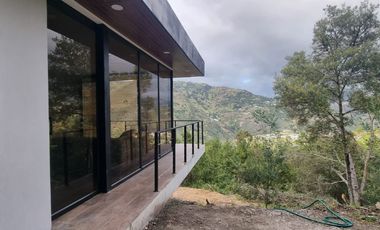 Vendo hermosa propiedad vacacional via Guachapala,    a 7 minutos de Paute