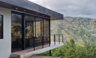 Vendo hermosa propiedad vacacional via Guachapala,    a 7 minutos de Paute