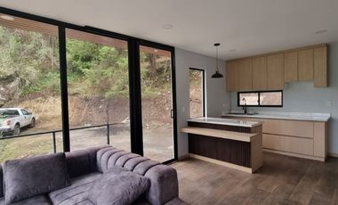 Vendo hermosa propiedad vacacional via Guachapala,    a 7 minutos de Paute