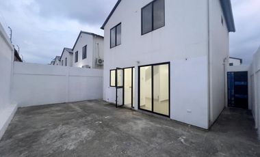 Alquiler de Casa de 3 dormitorios, dos plantas - Valle Norte, Etapa 1, vía a Salitre