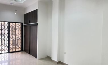Alquiler de departamento de 2 dormitorios en Entre Ríos, Samborondón Recién remodelado