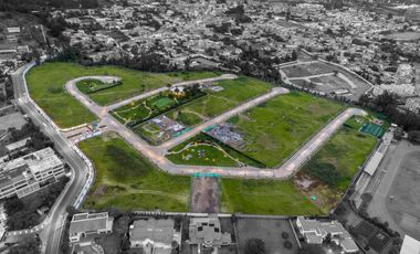 ESPECTACULAR TERRENO DE VENTA EN URBANIZACIÓN DE LUJO CUMBAYÁ!!