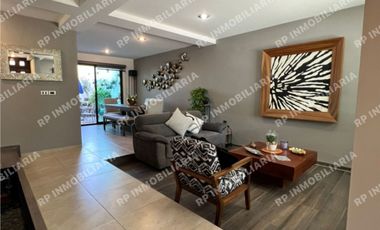 CASA TRES RECÁMARAS CON AMPLIOS ESPACIOS EN EXCELENTE UBICACIÓN EN EL CONDOMINIO