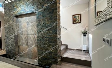 CASA TRES RECÁMARAS CON AMPLIOS ESPACIOS EN EXCELENTE UBICACIÓN EN EL CONDOMINIO
