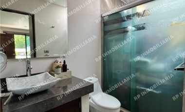 CASA TRES RECÁMARAS CON AMPLIOS ESPACIOS EN EXCELENTE UBICACIÓN EN EL CONDOMINIO