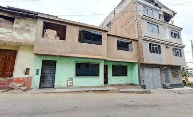 CASA EN VENTA  2 PISOS