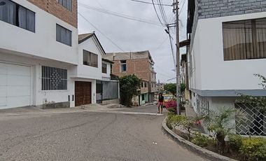 CASA EN VENTA  2 PISOS