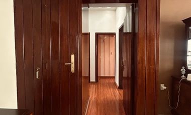 AMPLIA CASA EN VENTA. UNA OPORT DE INVERSIÓN: DOS CASAS EN UNA.