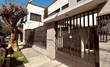 AMPLIA CASA EN VENTA. UNA OPORT DE INVERSIÓN: DOS CASAS EN UNA.