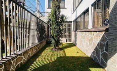AMPLIA CASA EN VENTA. UNA OPORT DE INVERSIÓN: DOS CASAS EN UNA.