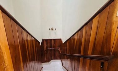 AMPLIA CASA EN VENTA. UNA OPORT DE INVERSIÓN: DOS CASAS EN UNA.