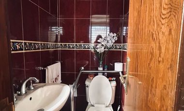 AMPLIA CASA EN VENTA. UNA OPORT DE INVERSIÓN: DOS CASAS EN UNA.