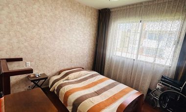 AMPLIA CASA EN VENTA. UNA OPORT DE INVERSIÓN: DOS CASAS EN UNA.