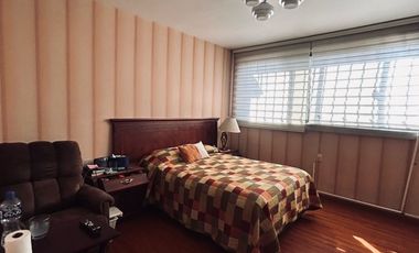 AMPLIA CASA EN VENTA. UNA OPORT DE INVERSIÓN: DOS CASAS EN UNA.