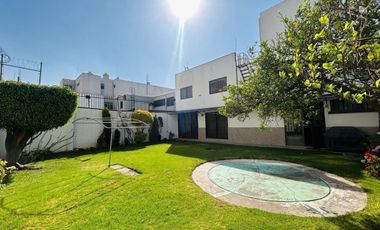 AMPLIA CASA EN VENTA. UNA OPORT DE INVERSIÓN: DOS CASAS EN UNA.