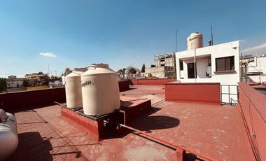 AMPLIA CASA EN VENTA. UNA OPORT DE INVERSIÓN: DOS CASAS EN UNA.