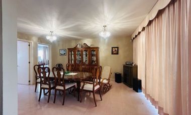 AMPLIA CASA EN VENTA. UNA OPORT DE INVERSIÓN: DOS CASAS EN UNA.