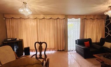AMPLIA CASA EN VENTA. UNA OPORT DE INVERSIÓN: DOS CASAS EN UNA.