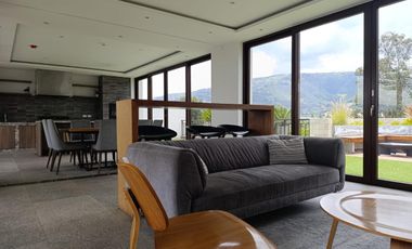VENDO PENTHOUSE EXCLUSIVO CON HERMOSA VISTA EN CUMBAYA - TUMBACO