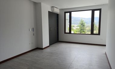 VENDO PENTHOUSE EXCLUSIVO CON HERMOSA VISTA EN CUMBAYA - TUMBACO