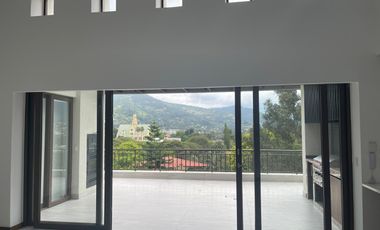 VENDO PENTHOUSE EXCLUSIVO CON HERMOSA VISTA EN CUMBAYA - TUMBACO