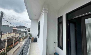 rumah  2 lantai sudah renovasi lokasi Riung Bandung