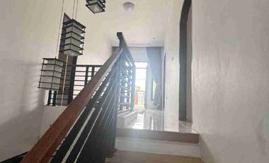 rumah  2 lantai sudah renovasi lokasi Riung Bandung