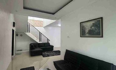 rumah  2 lantai sudah renovasi lokasi Riung Bandung