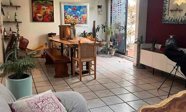 Renta de casa en fraccionamiento cerrado con 3 recámaras y  jardín