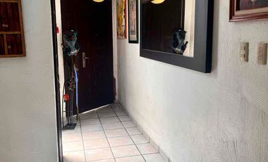 Renta de casa en fraccionamiento cerrado con 3 recámaras y  jardín