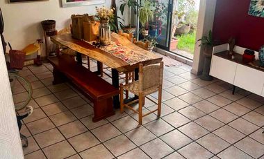 Renta de casa en fraccionamiento cerrado con 3 recámaras y  jardín